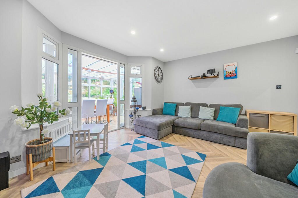 3 Bedroom Bungalow - Northwood, photo 2