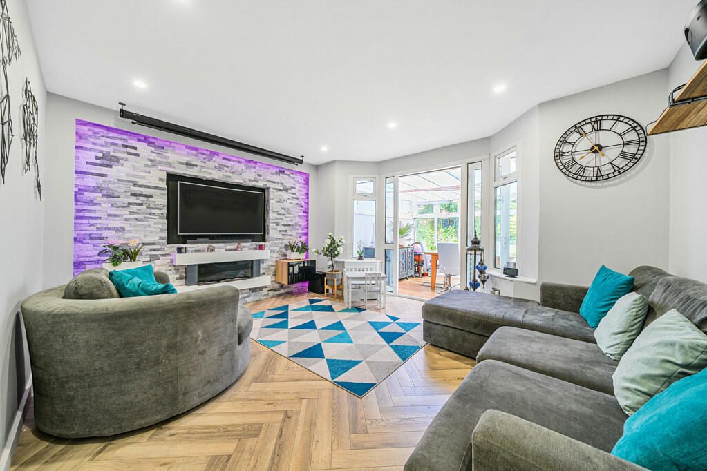 3 Bedroom Bungalow - Northwood, photo 1