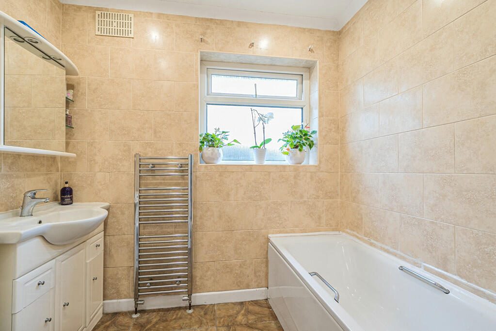 3 Bedroom Bungalow - Northwood, photo 10